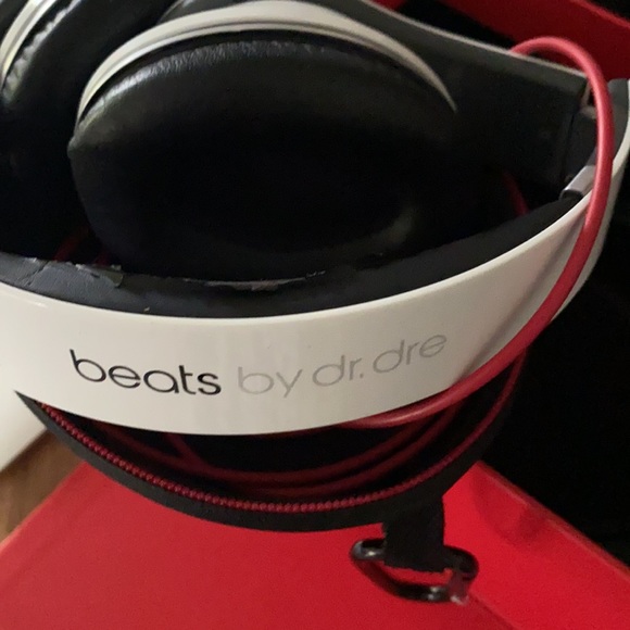 Beats by Dr Dre in original box - Picture 4 of 4